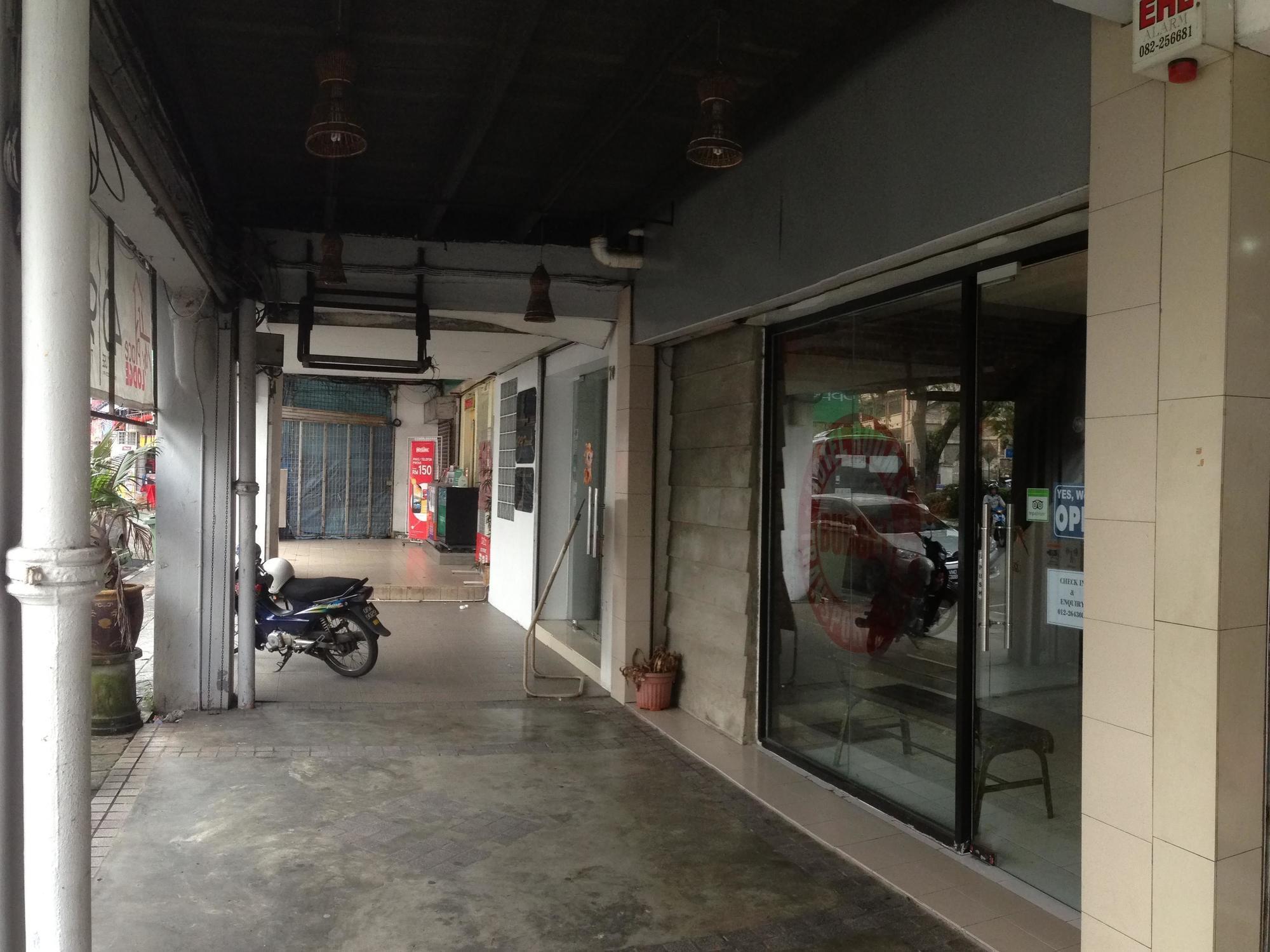 My Place Hotel & Lodge Kuching Bagian luar foto