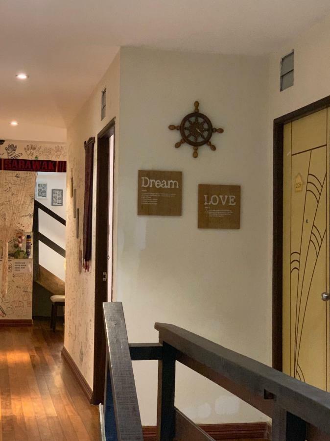 My Place Hotel & Lodge Kuching Bagian luar foto